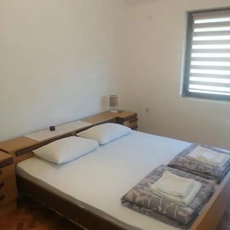 Quarto em Acomodações Particulares Domacinstvo Trifunovic Pretresnja